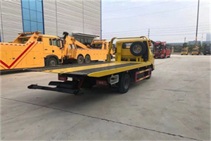 平房非事故拖车